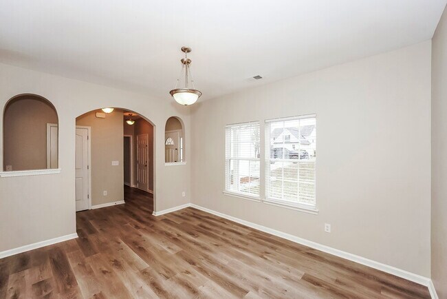 Photo - 418 Whitewater Way NW