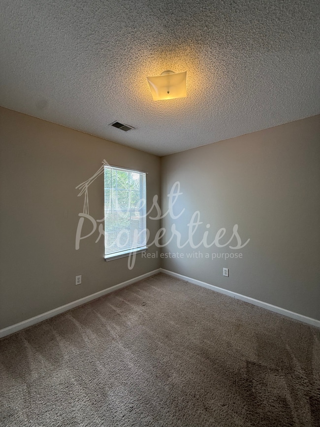 Photo - 427 Kingston Trace Rd