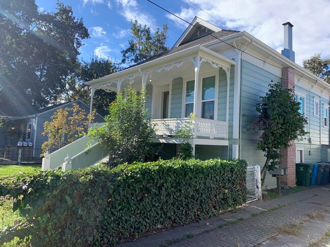 Building Photo - 433 Olive St Rental
