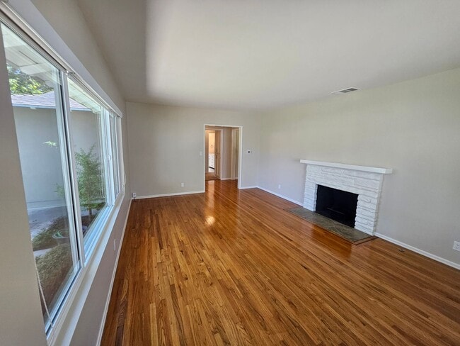 Photo - Beautiful Home in a Lovely Neighborhood! Available Spacious 2 Bedroom and Two Bathroom!