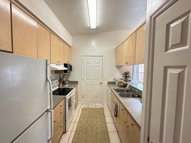 1905 Honeysuckle Dr Unit 1905-2 - 1905-2