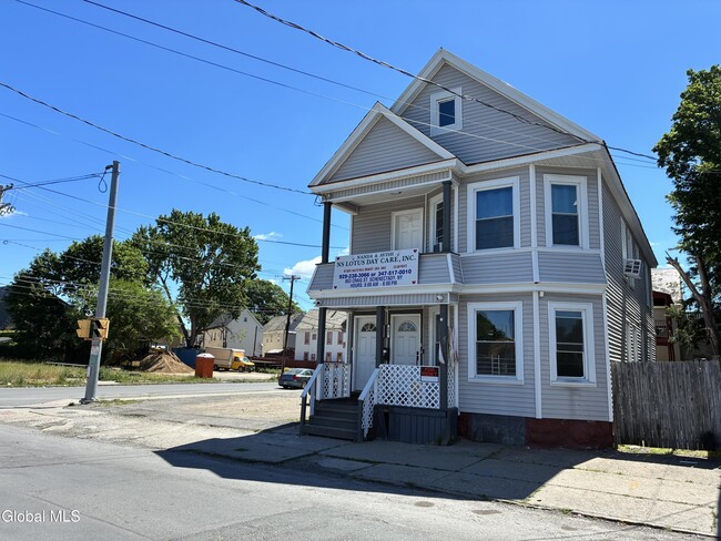 Photo - 803 Craig St