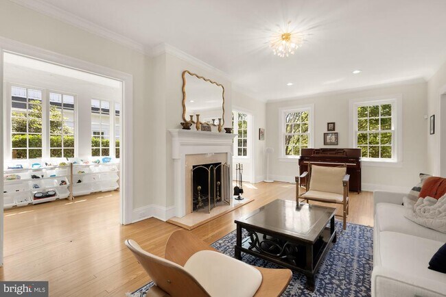Photo - 3915 Livingston St NW
