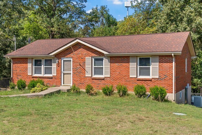 Photo - 3 Bedroom 2 Bath Dog Friendly Home For Rent Near Providence Blvd.