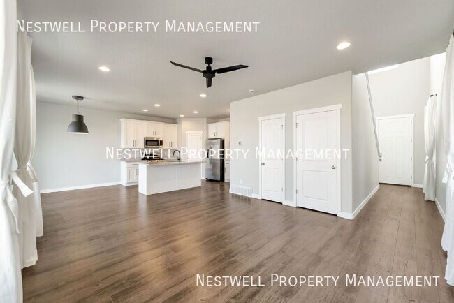 Photo - 1633 N Apache Rd