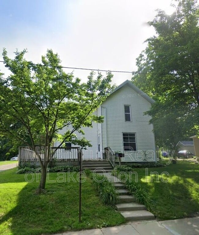 Building Photo - 67 Bentley St