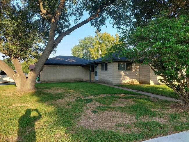 Photo - 1401 Glenmore Dr
