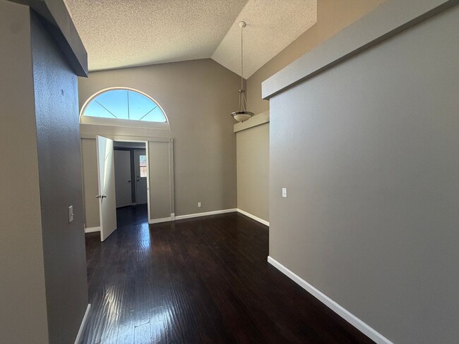Photo - 4937 Sunburst Dr