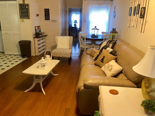 Photo - Cute cottage next to campus!