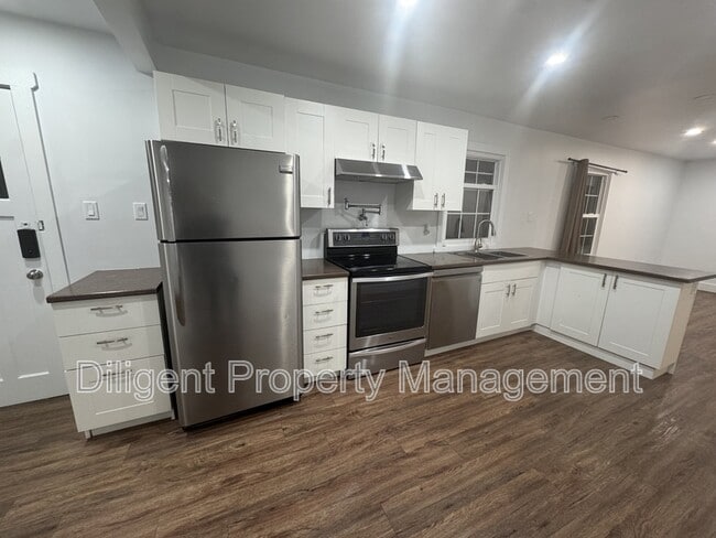 Building Photo - 736 Stormont St