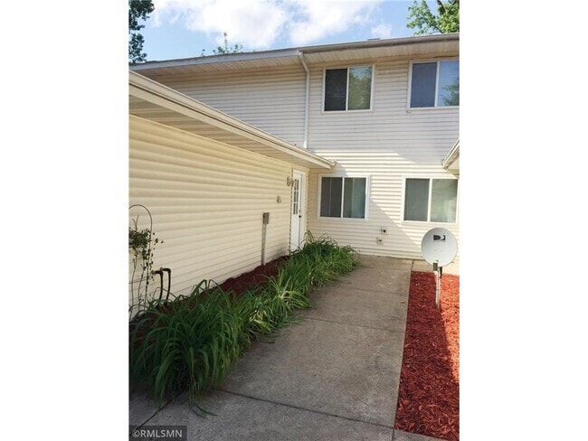 Building Photo - 535 6th St N Rental