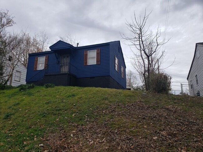 Photo - 2066 Farrington St
