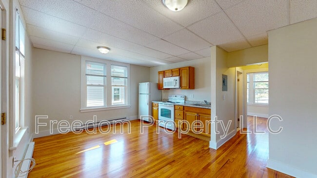 Photo - 242 N Main St