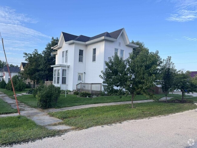 Building Photo - 207 4th St N Rental