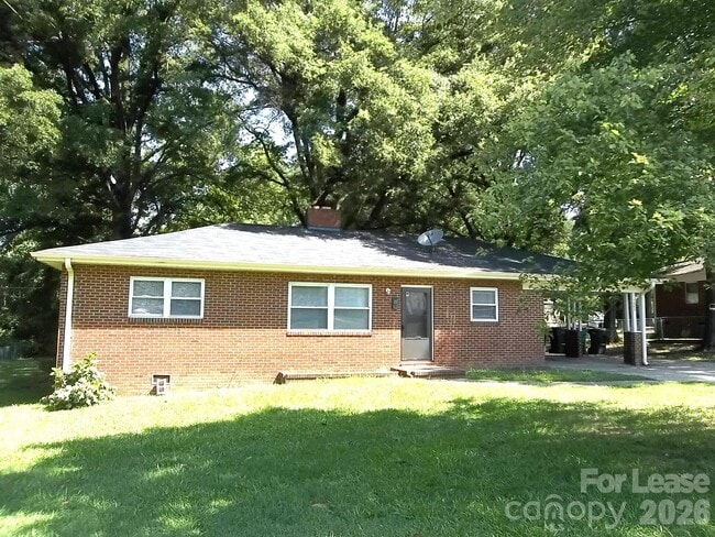 Building Photo - 223 Dakota St