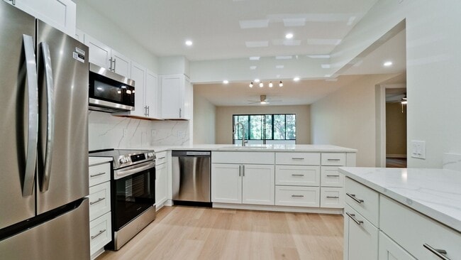 Photo - 542 Lakeside Dr