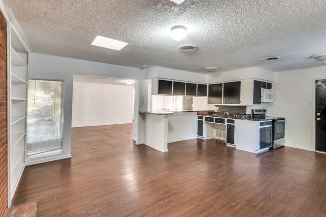 Photo - 2101 Bradford Dr