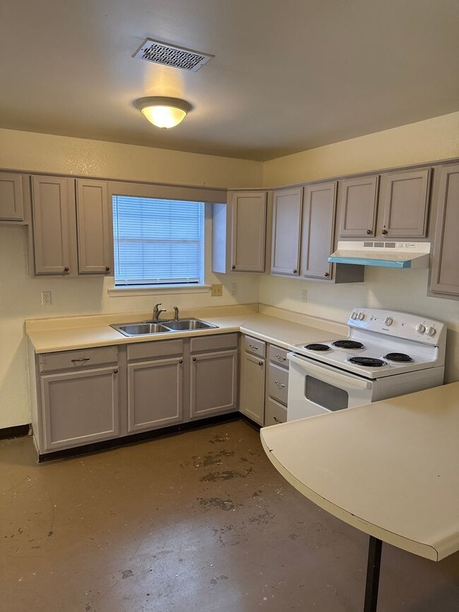 Photo - 1002 E 22nd St