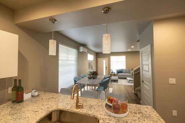 Photo - CC, LLC - Bldg 20 Unidad B07