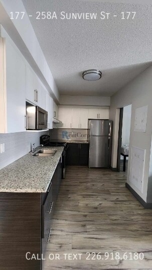 Photo - 258A-258A Sunview St