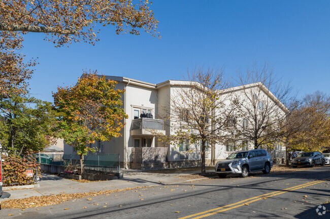 Photo - 2517 Voorhies Ave