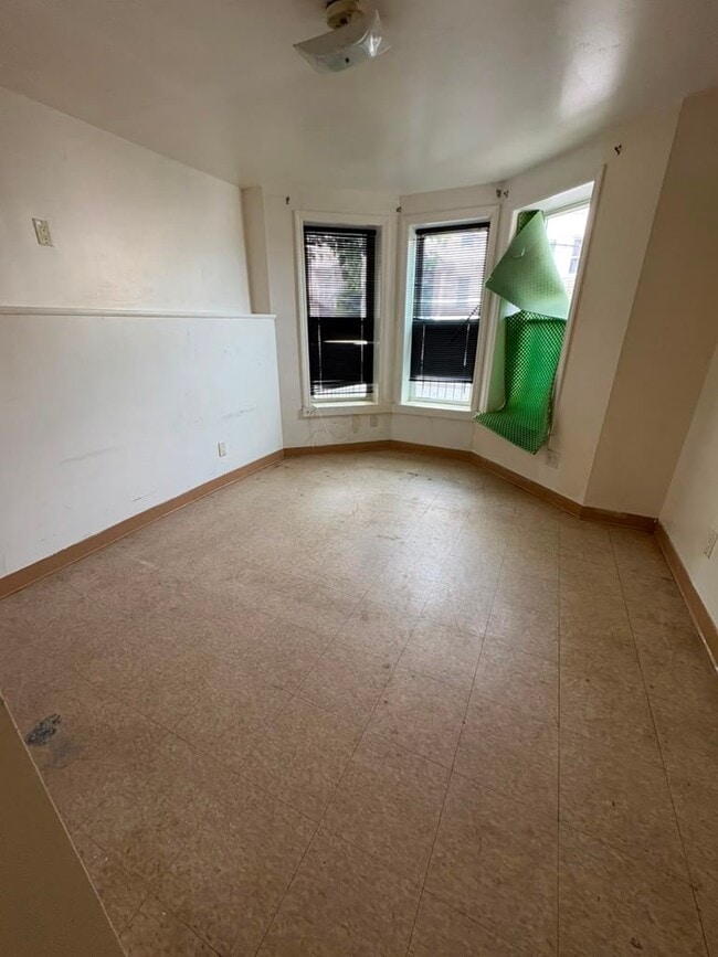 Building Photo - 142 Beech St