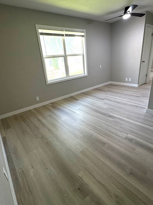 Building Photo - 1606 Oakland Rd NE Unit #12