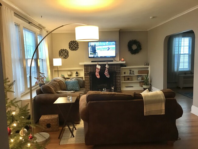 Living Room - 144 Whitman Ave Apartments Unit #144