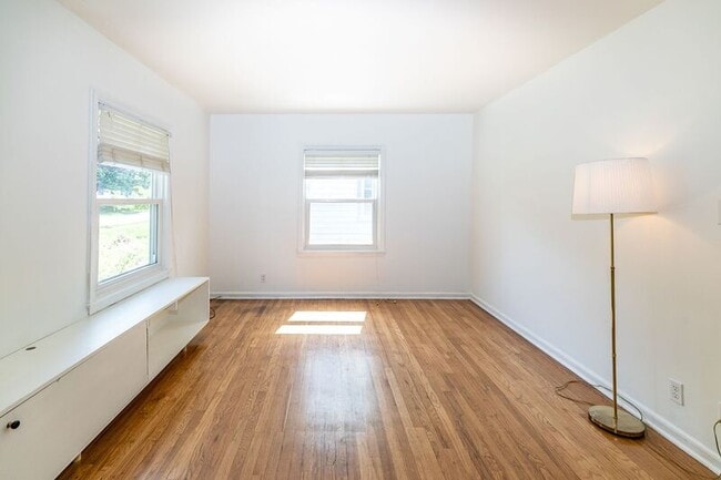 Photo - 343 E Royal Forest Blvd