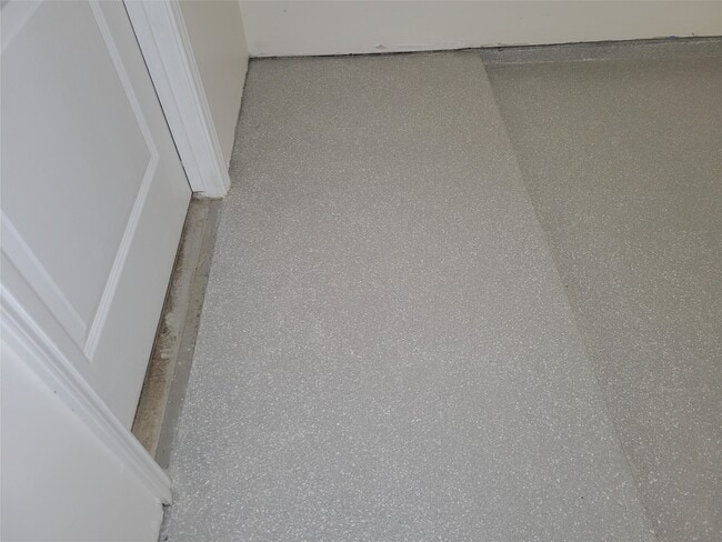 Building Photo - 5311 Timber Ct Hollow