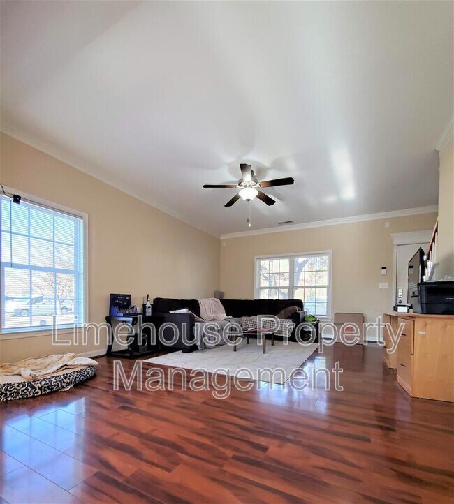 Photo - 2001 Pershing Ave