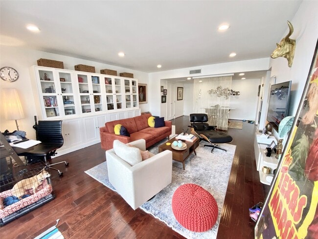 Photo - 2016 Main St Unidad 2105