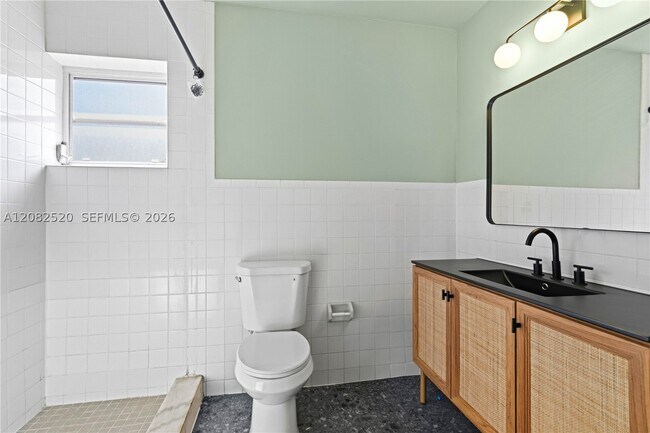 1085 NE 34th St Unit 3