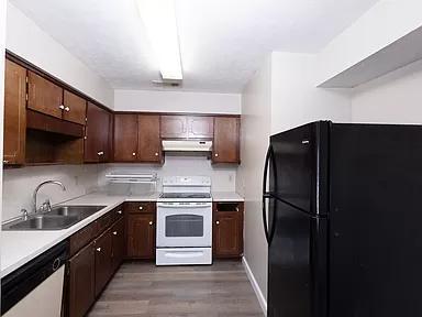 5873 Laurel Oak Dr