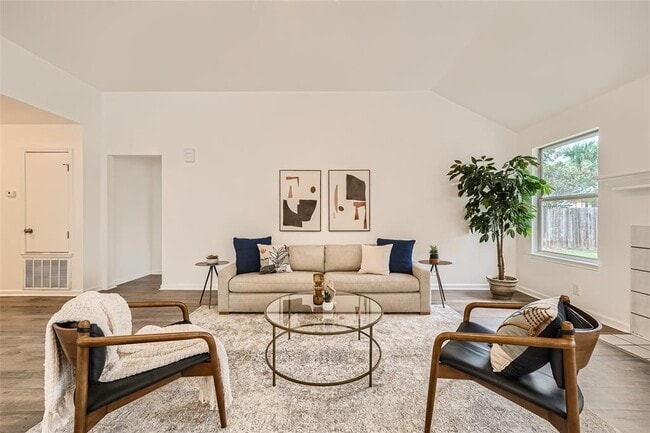 Photo - 905 Jasmine Trail