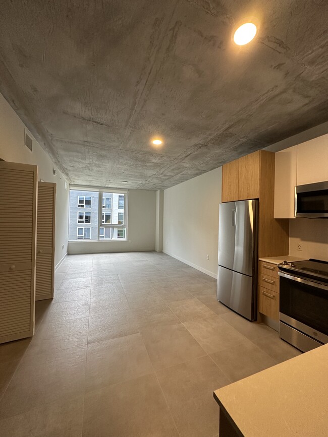 Building Photo - 320 NW 32nd St Unit B7 Rental