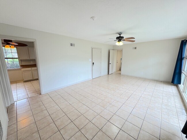 Photo - 106 Paradise Dr