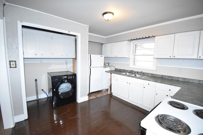 Photo - 3 Bedroom Pet Friendly Home For Rent!