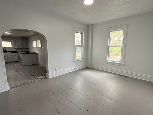 Photo - 307 Andrew St