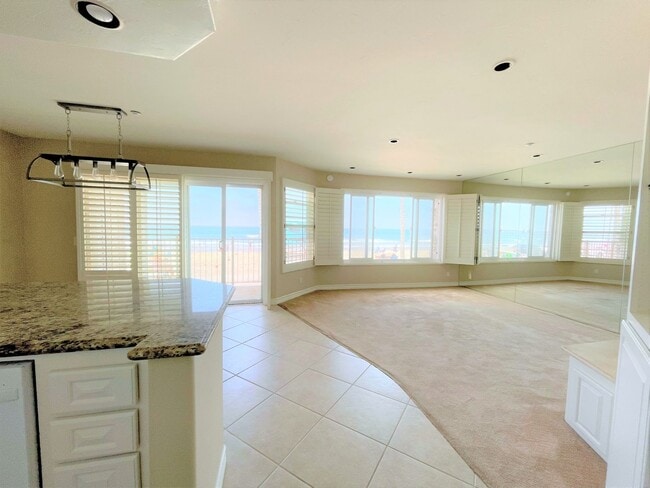 Photo - BEACH FRONT CONDO - Panoramic Ocean Views!