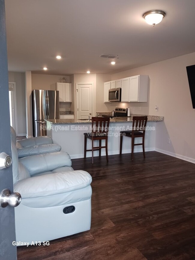 Photo - 141 Catalpa Rd