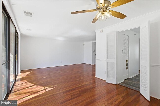 Photo - 3360 Huntley Sq Dr Unidad B1