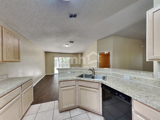 Photo - 70 Reeding Ridge Dr W