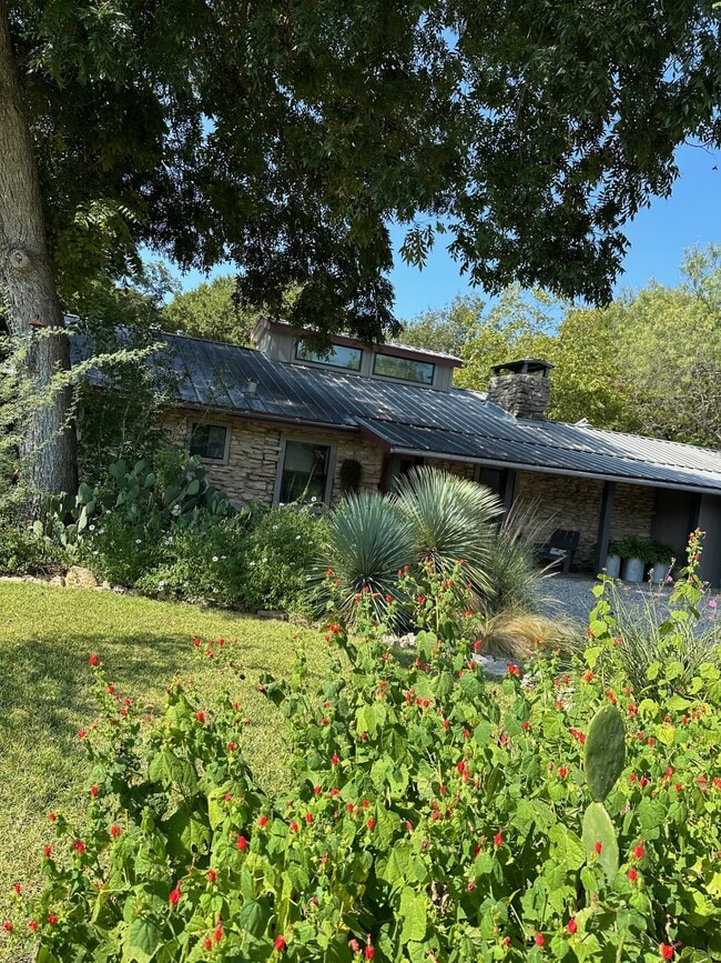 Building Photo - 710 Whippoorwill Dr