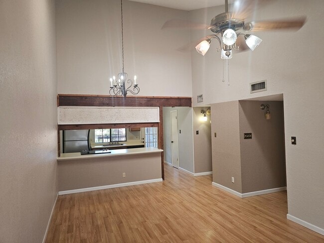 Building Photo - AWESOME 1 BEDROOM CONDO AVAILABLE IN THE M... Unit 4