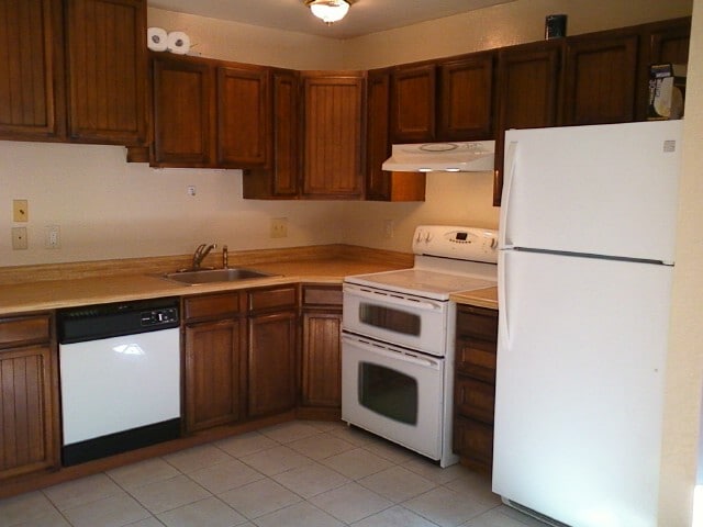 Building Photo - 2129 Ascot Dr Unit 19