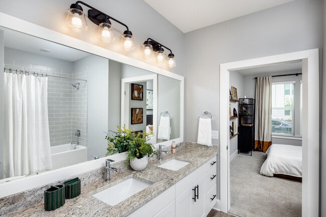 Broadstone Ingleside apartments — community photo