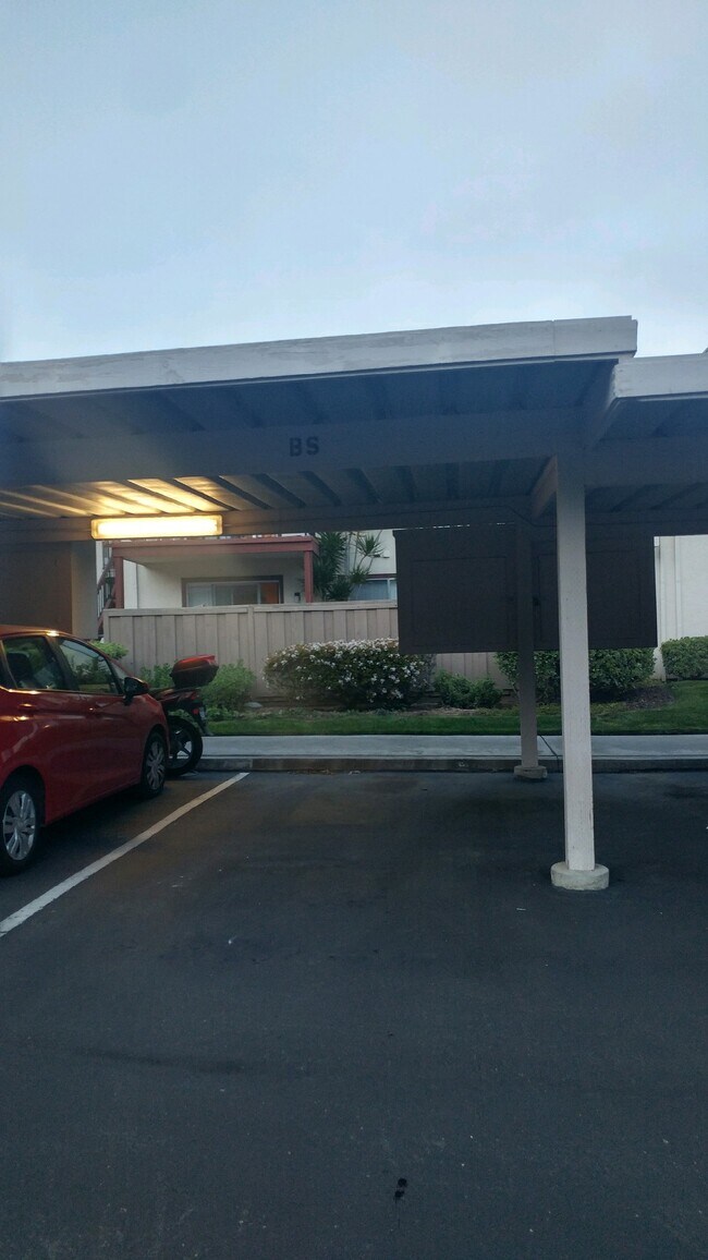 Covered parking - 4040 Porte La Paz Unidad 77