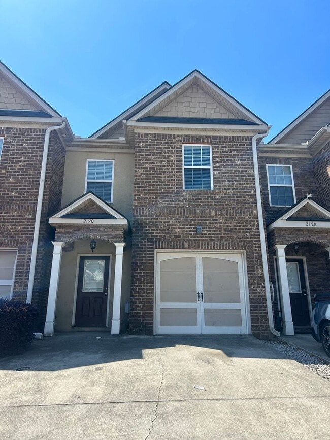 Building Photo - 3 Bedroom Townhome off River Watch Pkwy