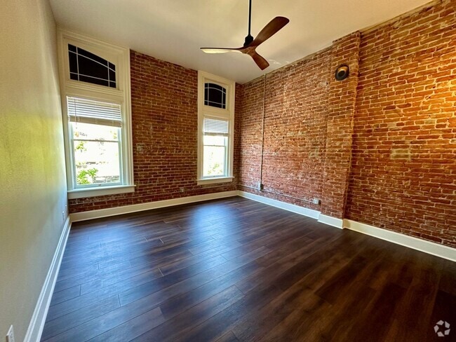 Building Photo - Modern Living with a Touch of Historic Charm Unit 208 Rental
